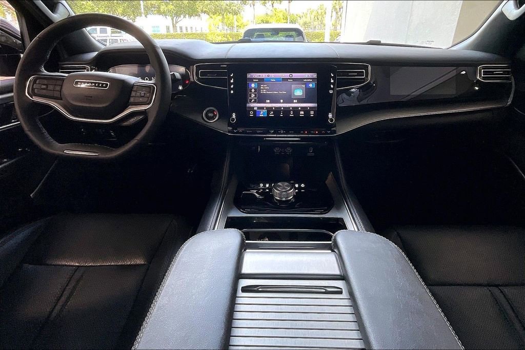Used 2024 Jeep Wagoneer L Series II AWD/4WD image 6