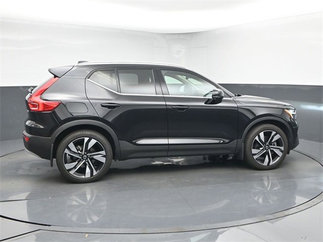 Used 2024 Volvo XC40 B5 Plus w/ Protection Package Premier image 8