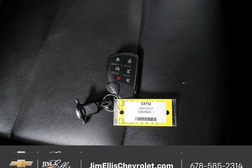 Certified 2024 Chevrolet Suburban LT RWD image 26