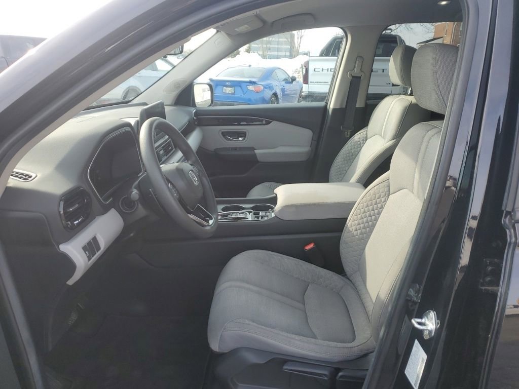 Certified 2024 Honda Pilot LX image 13