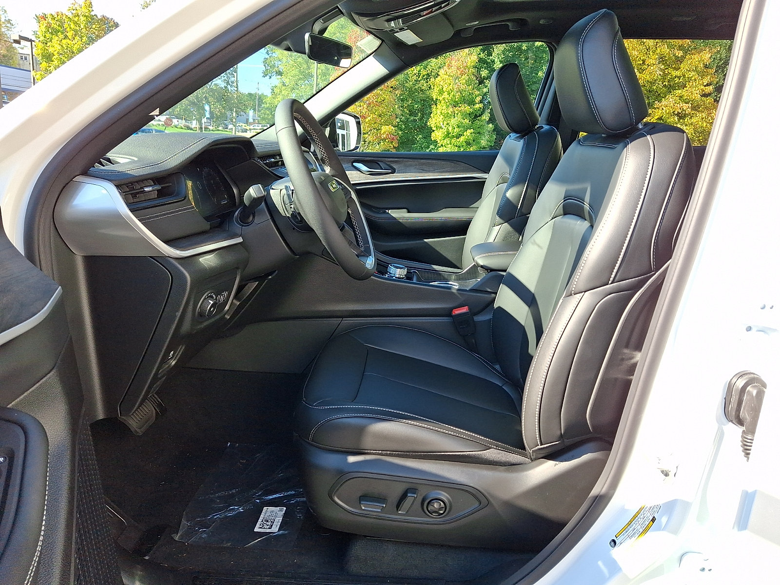 New 2027 Jeep Grand Cherokee Limited AWD/4WD image 9