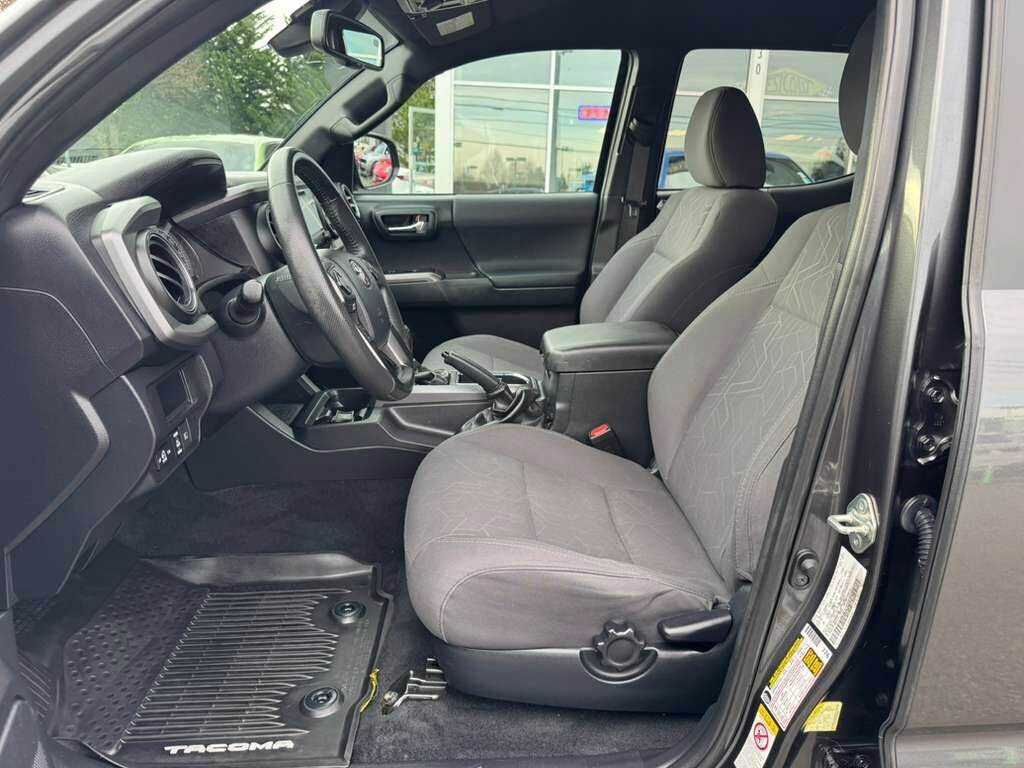 Used 2018 Toyota Tacoma TRD Off-Road w/ Technology Package image 26