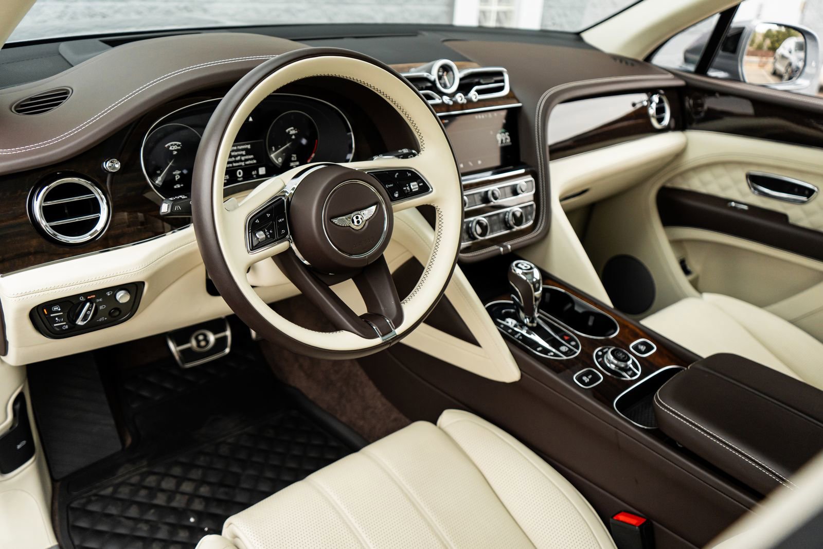 Used 2022 Bentley Bentayga image 31