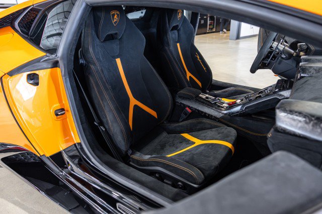 Used 2018 Lamborghini Huracan Performante AWD/4WD image 45