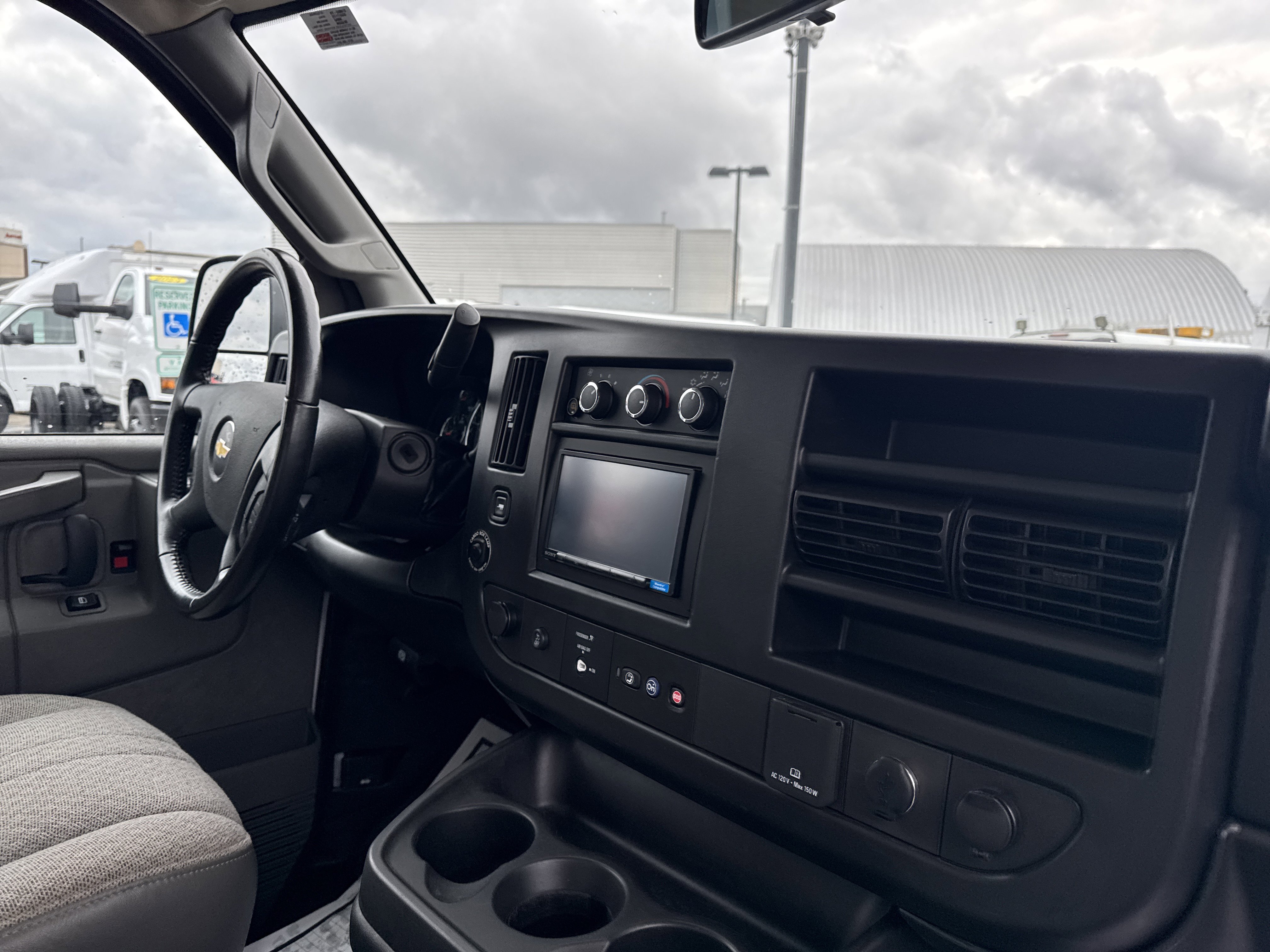 Used 2022 Chevrolet Express 3500 w/ Power Convenience Package image 14