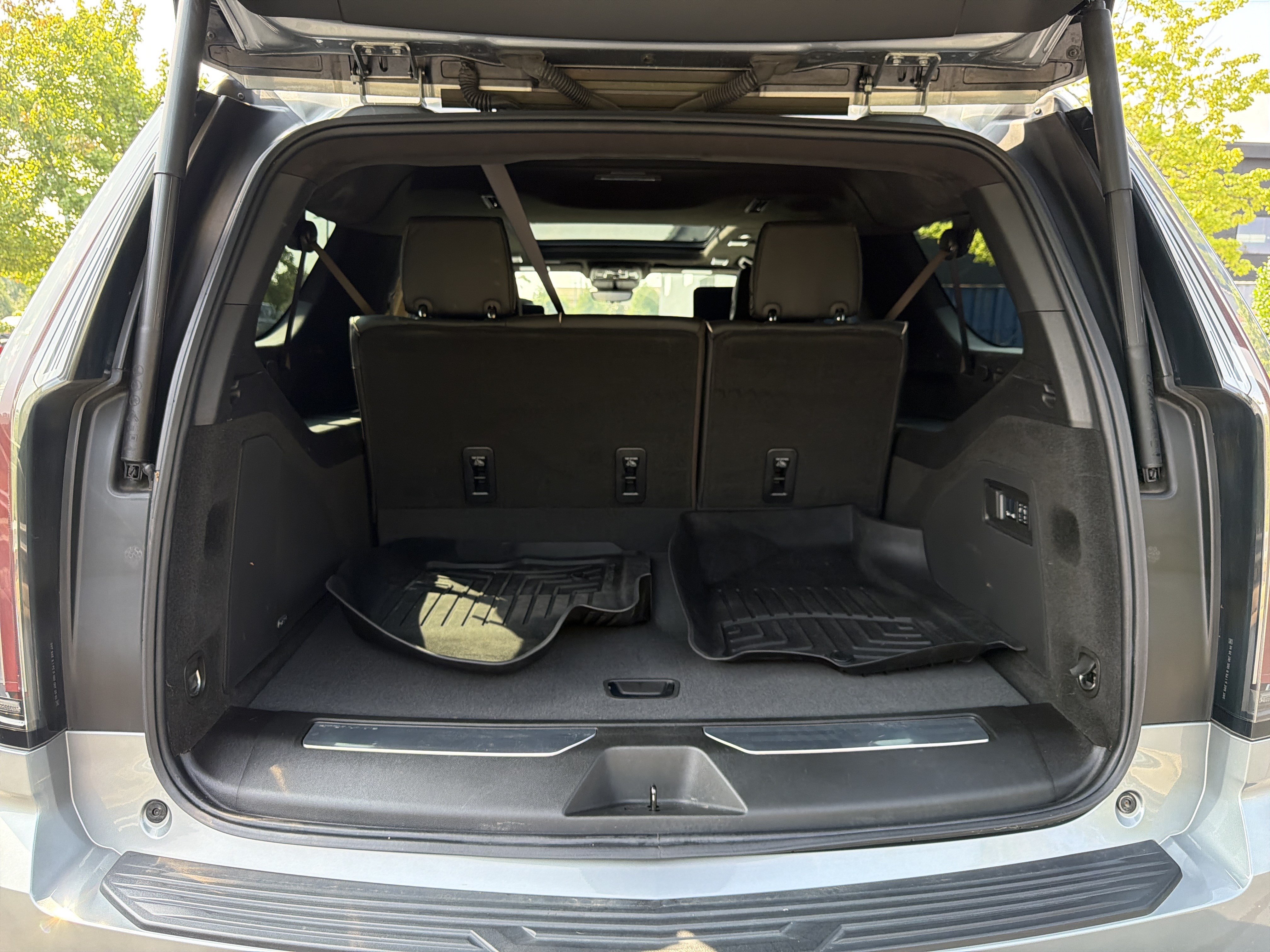 Used 2025 Cadillac Escalade ESV Sport Platinum w/ LPO, ONYX Package AWD/4WD image 53