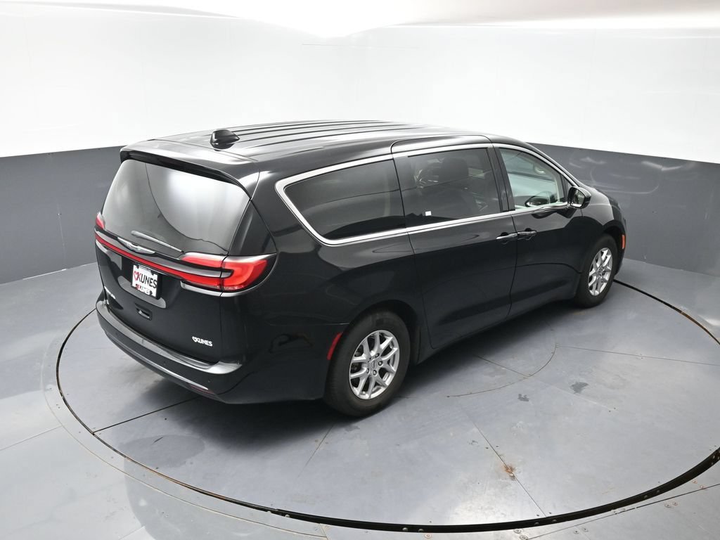 Used 2024 Chrysler Pacifica Touring-L FWD image 48