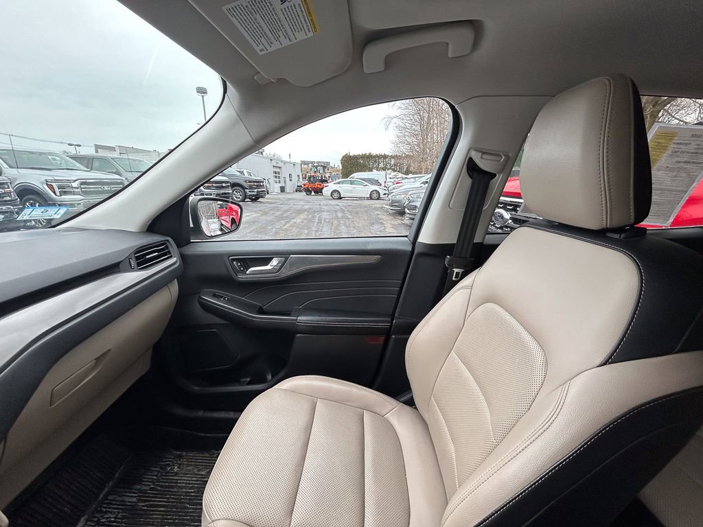 Used 2021 Ford Escape Titanium image 21