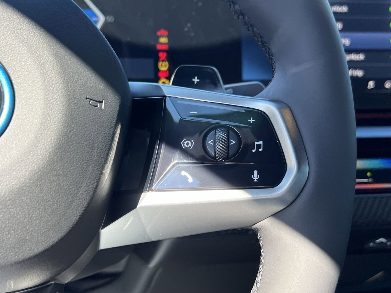 New 2026 BMW 550e xDrive w/ Executive Package image 28