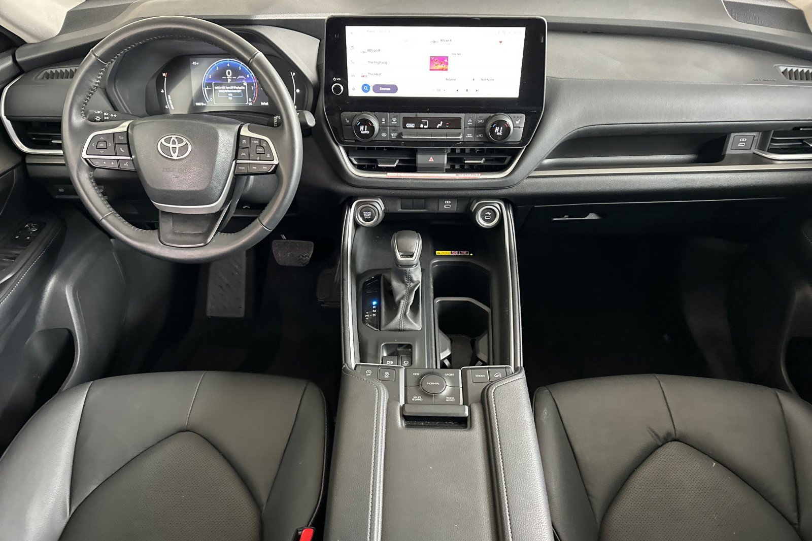 Used 2025 Toyota Grand Highlander AWD image 13