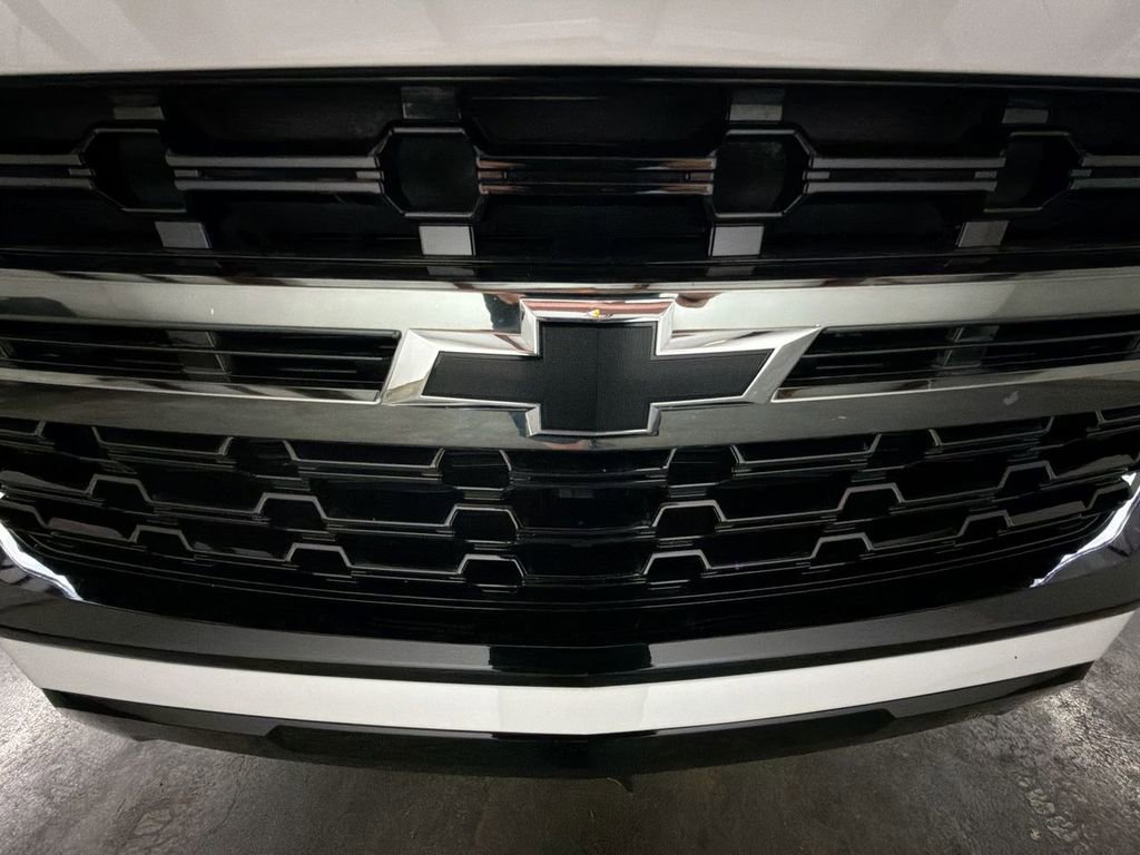 Used 2021 Chevrolet Tahoe Z71 w/ Rear Media and Nav Package AWD/4WD image 32