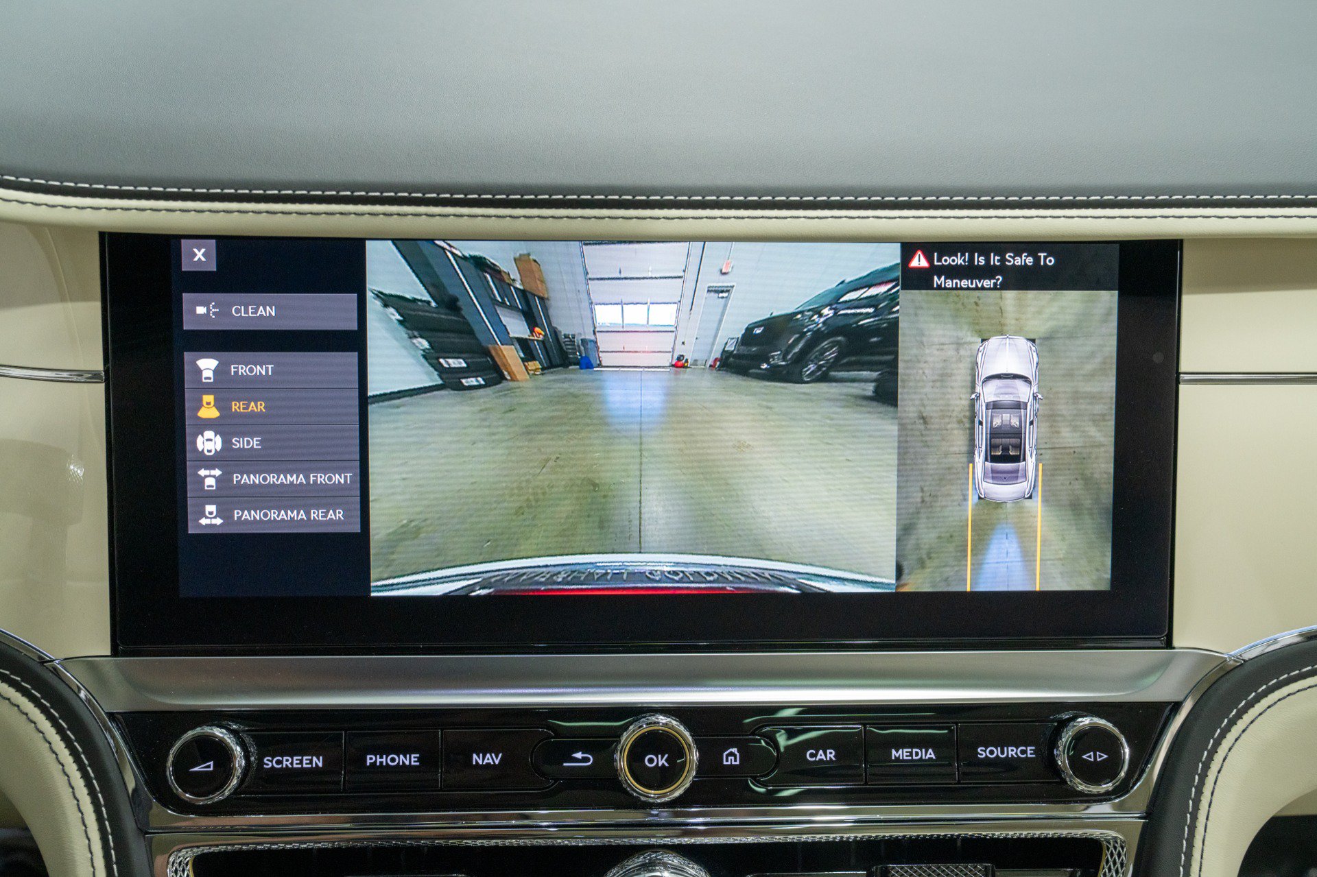 Used 2024 Bentley Flying Spur V8 AWD/4WD image 44