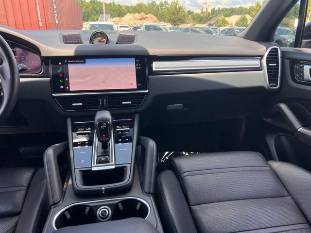 Used 2022 Porsche Cayenne Platinum Edition AWD/4WD image 16