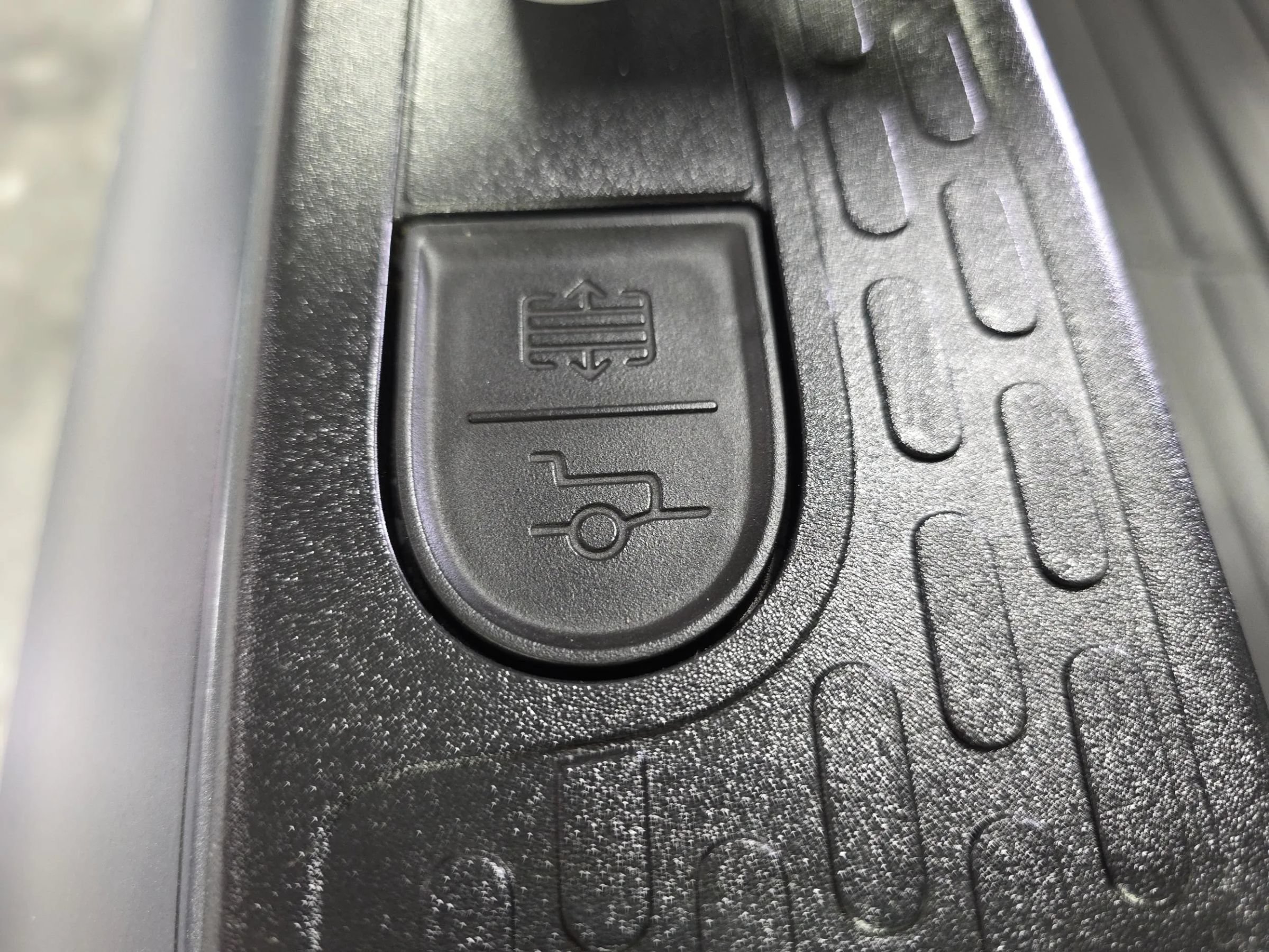 Used 2024 Rivian R1T Adventure AWD/4WD image 11