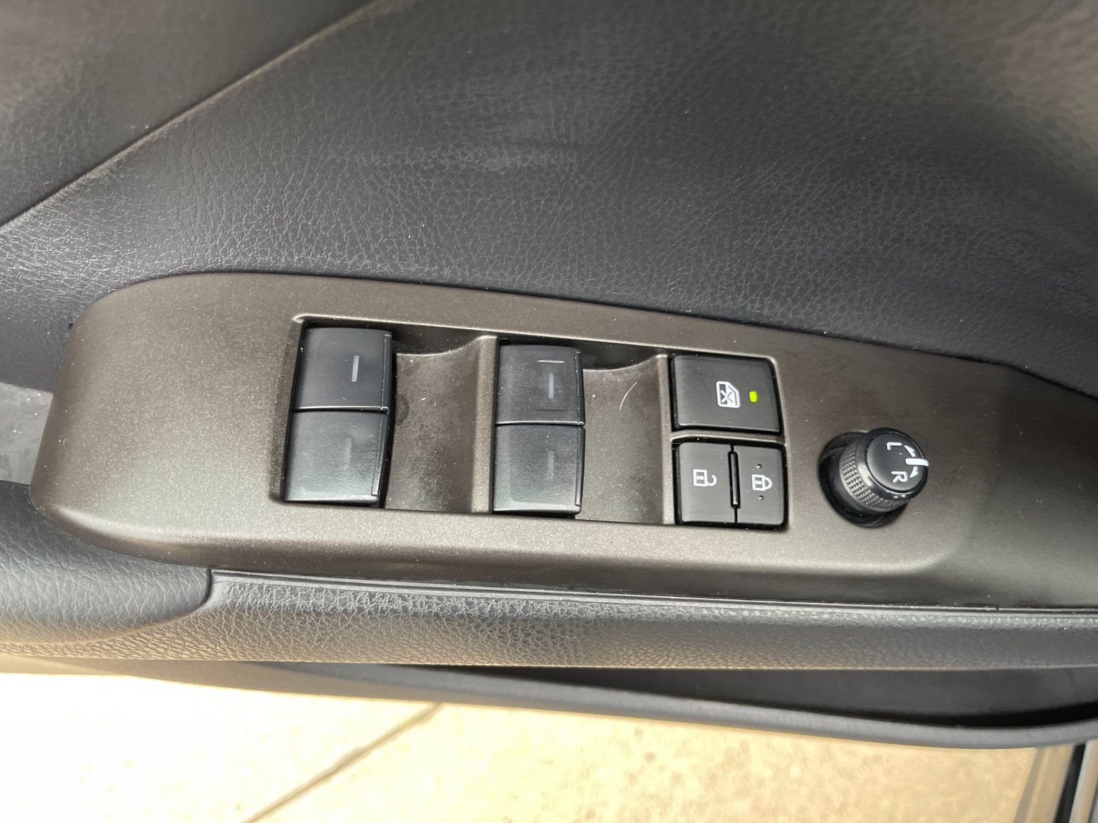 Used 2023 Toyota Camry SE w/ Audio Upgrade Package FWD image 12