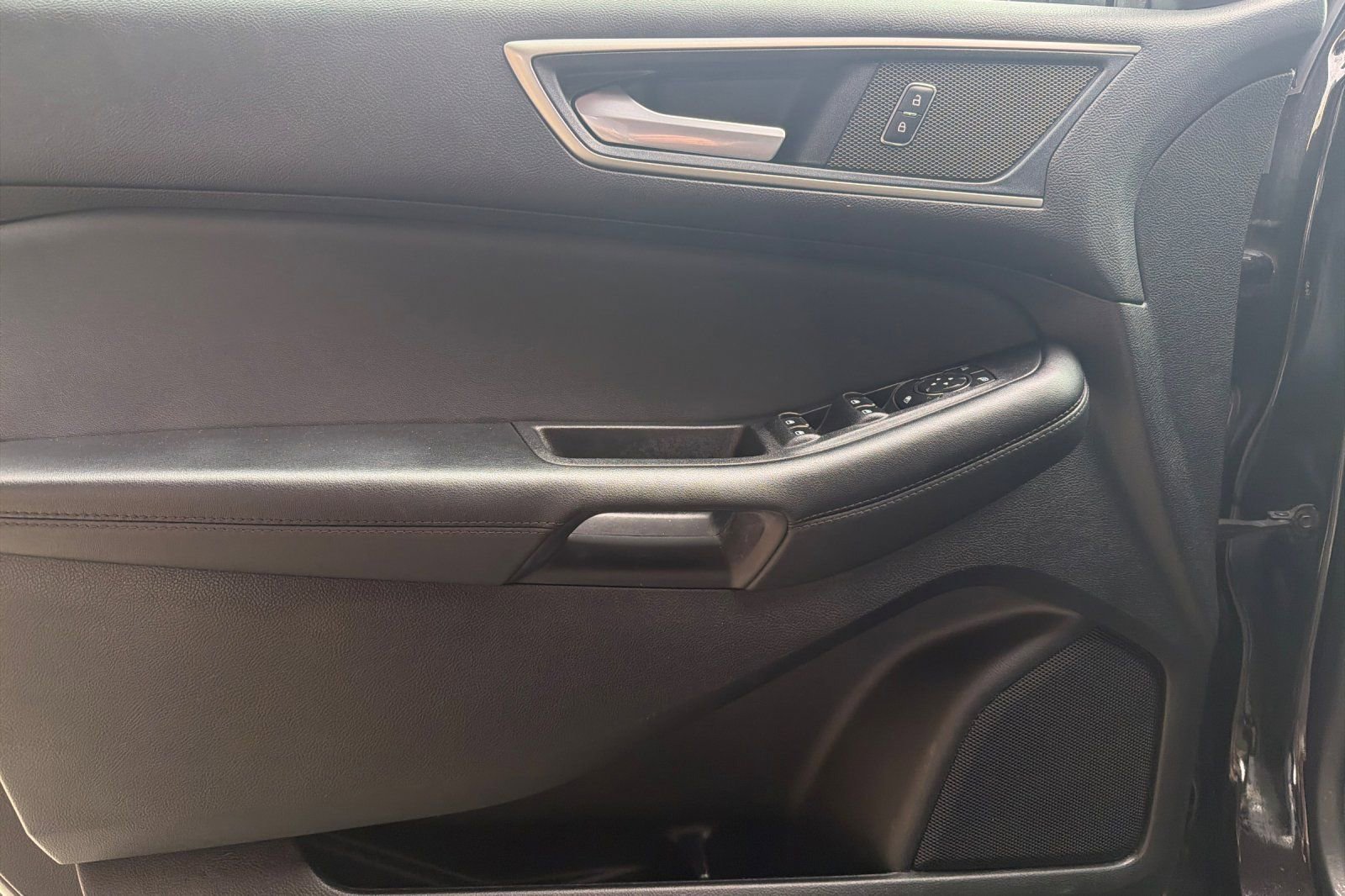 Used 2024 Ford Edge SEL image 11