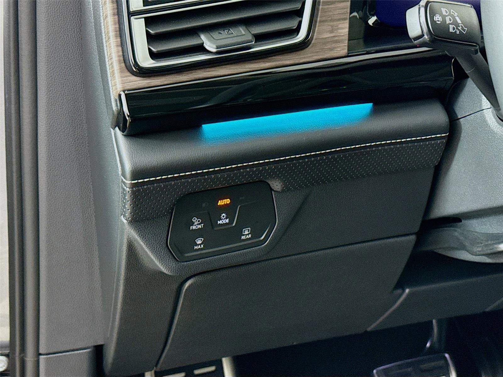 Used 2024 Volkswagen Atlas SEL Premium R-Line image 14