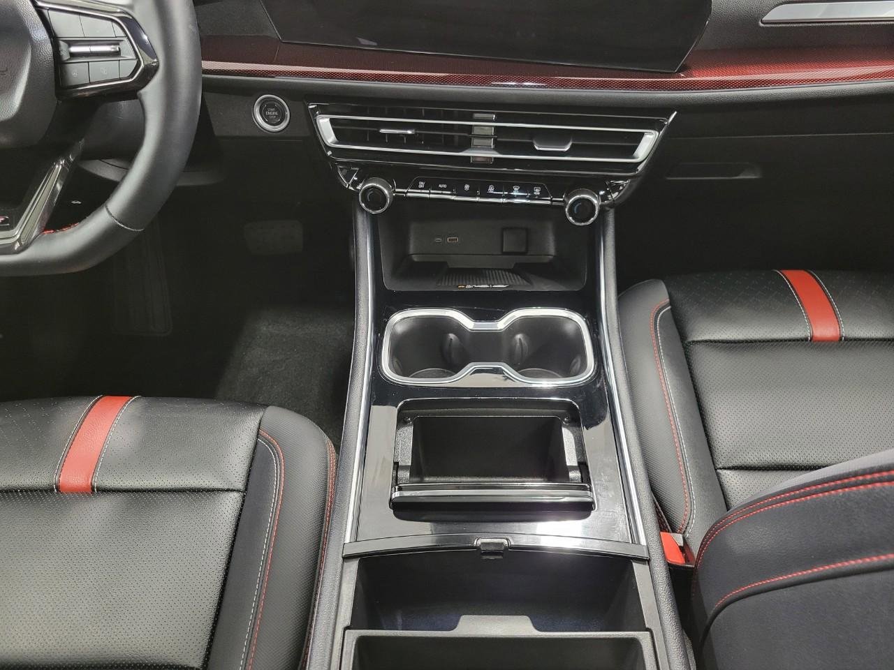 Certified 2024 Chevrolet Traverse RS w/ LPO, Floor Liner Package image 17