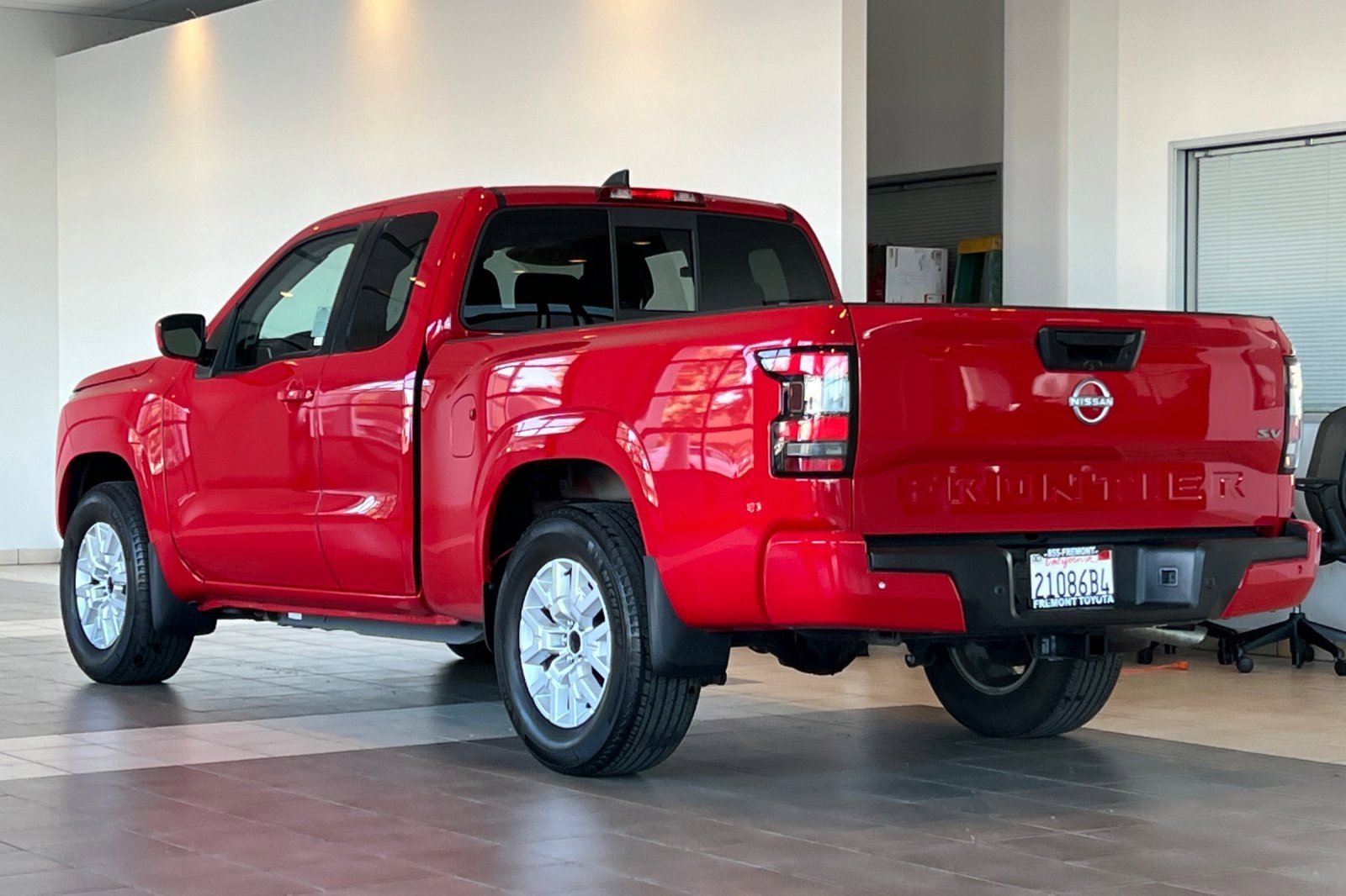 Used 2022 Nissan Frontier SV image 6