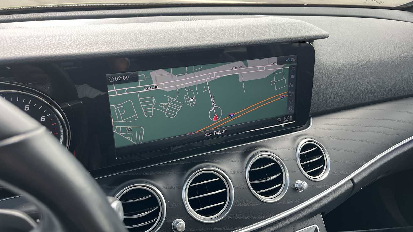 Certified 2019 Mercedes-Benz E 300 4MATIC image 44