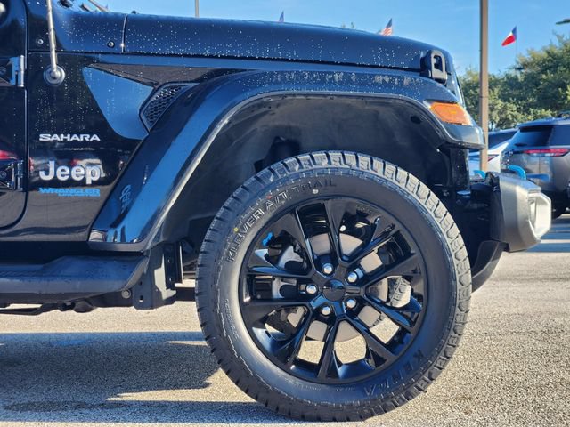 Used 2022 Jeep Wrangler Unlimited Sahara w/ Cold Weather Group AWD/4WD image 9
