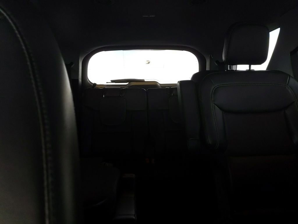 Used 2022 Ford Explorer XLT w/ Equipment Group 202A AWD/4WD image 30