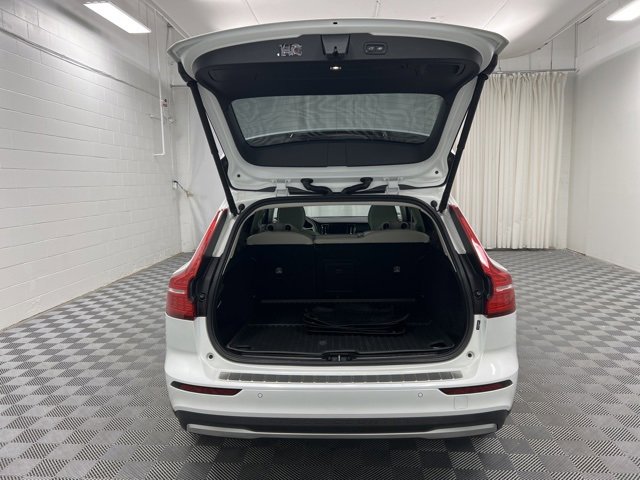 Used 2023 Volvo V60 B5 Cross Country Plus w/ Climate Package image 8