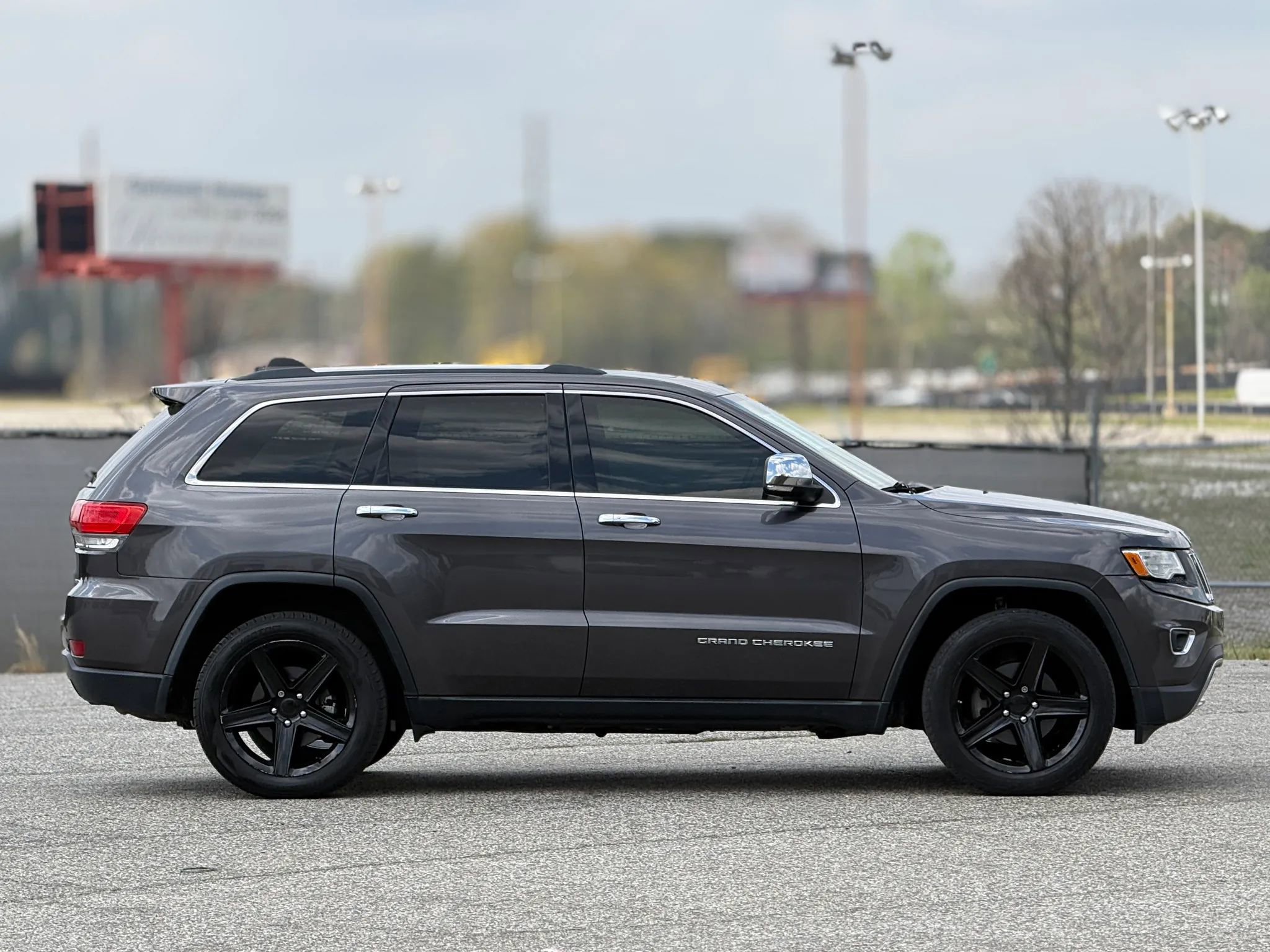 Used 2016 Jeep Grand Cherokee Limited w/ Luxury Group II RWD image 7