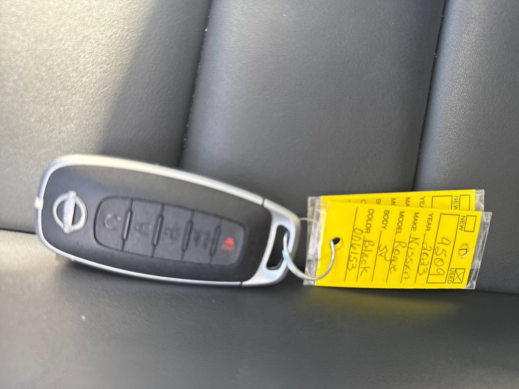 Used 2023 Nissan Rogue SV w/ SV Premium B Package FWD image 31