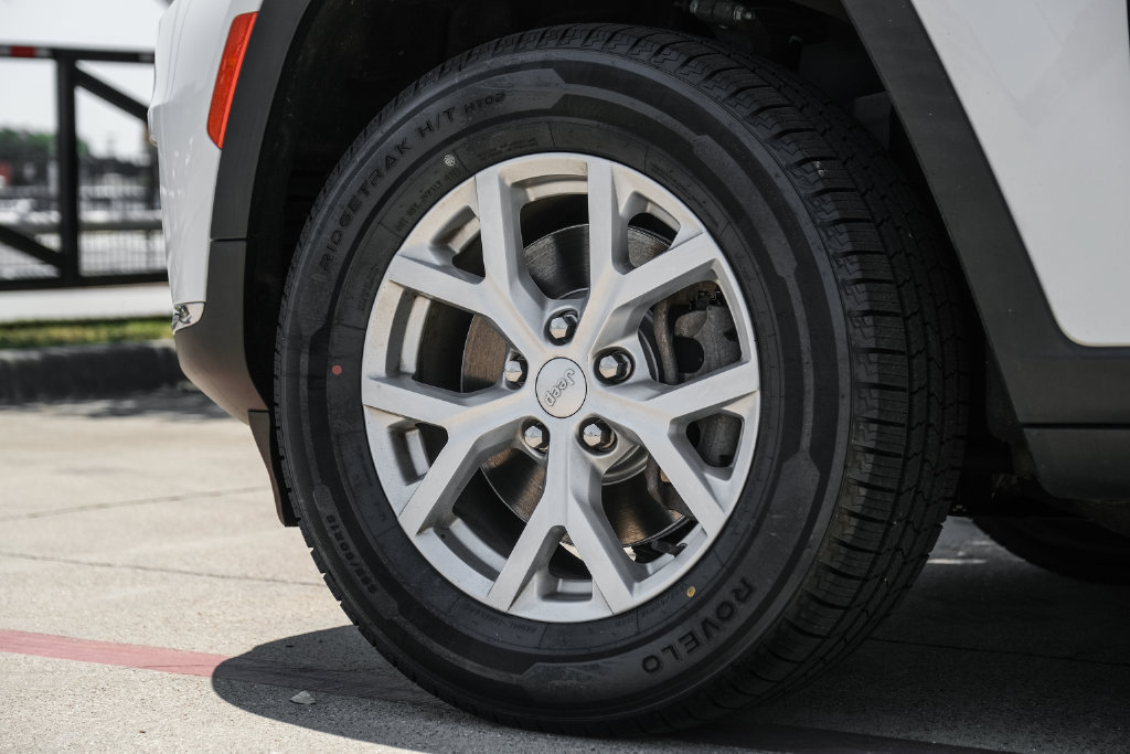 Used 2023 Jeep Grand Cherokee L Limited AWD/4WD image 68