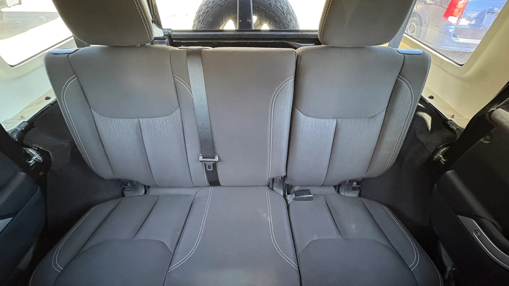 Used 2016 Jeep Wrangler Unlimited Sahara w/ Connectivity Group image 28