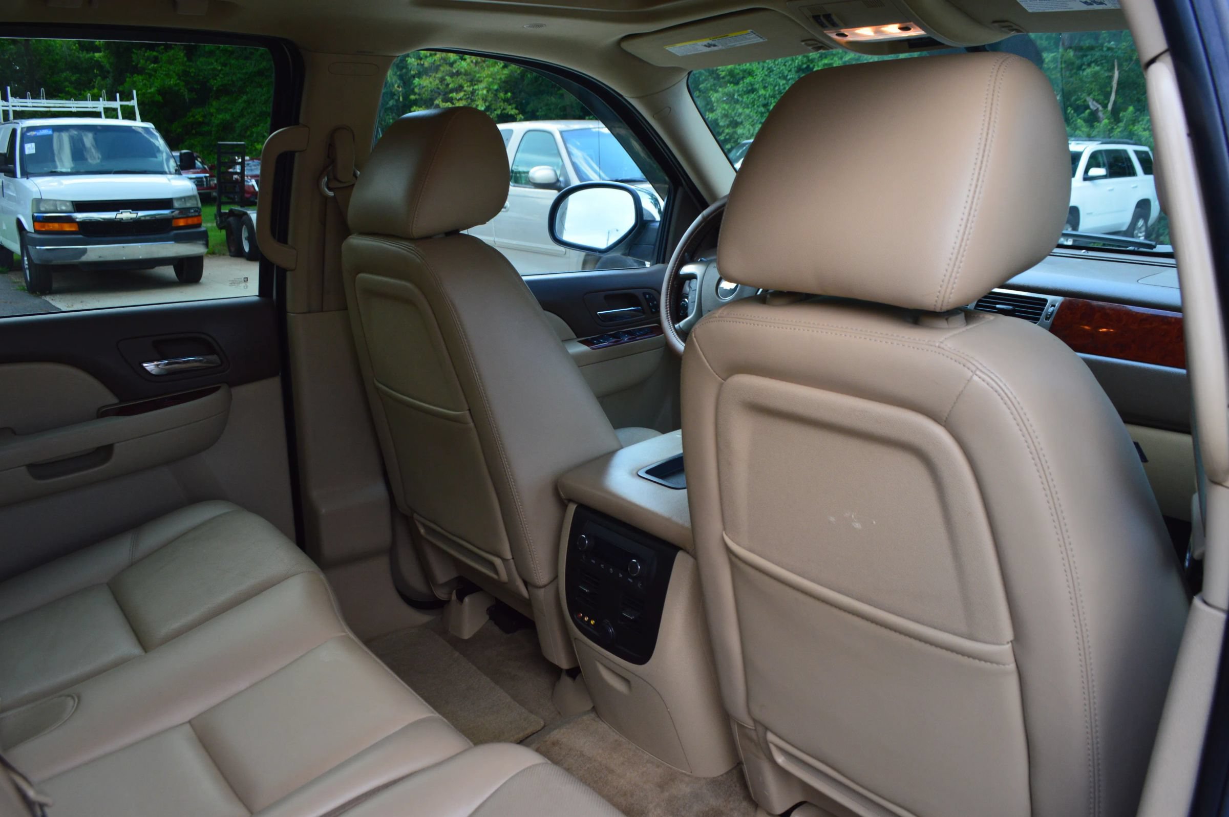 Used 2011 Chevrolet Avalanche LTZ AWD/4WD image 26