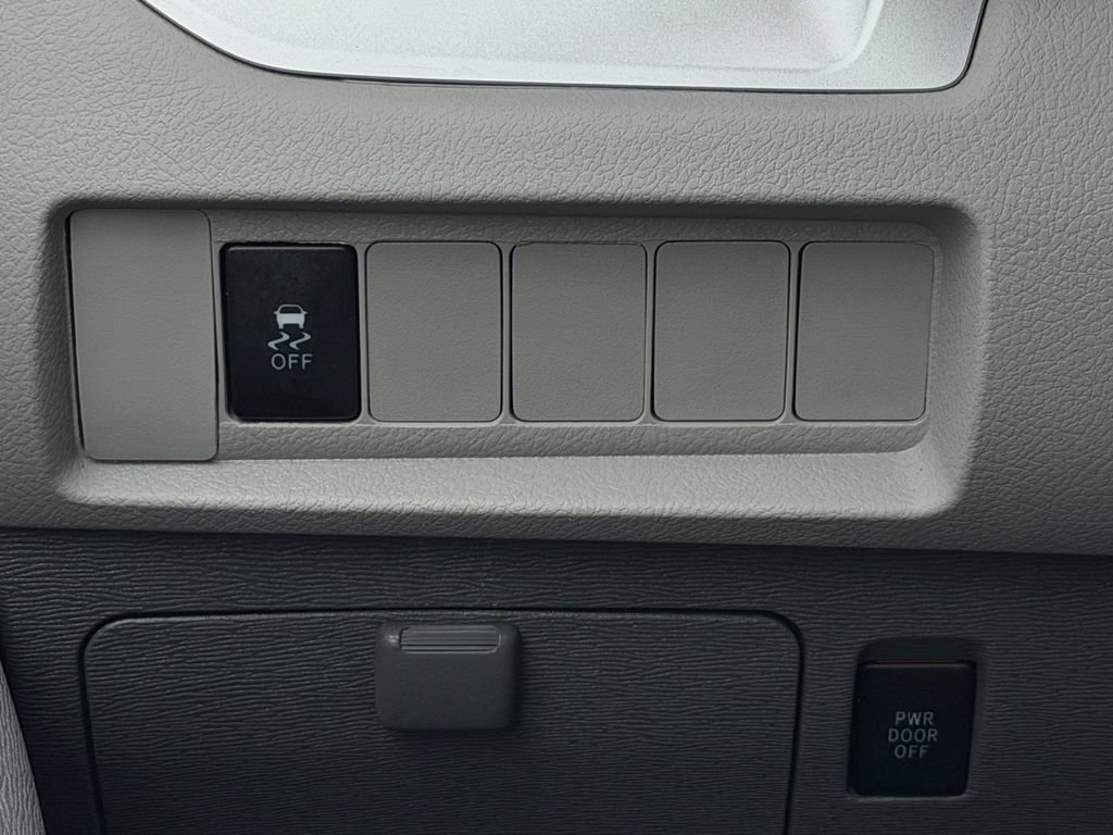 Used 2019 Toyota Sienna LE FWD image 21