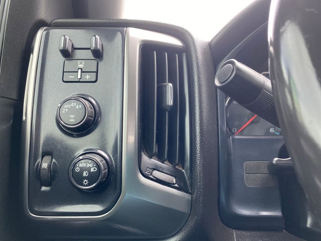 Used 2018 Chevrolet Silverado 1500 LT w/ All Star Edition image 29