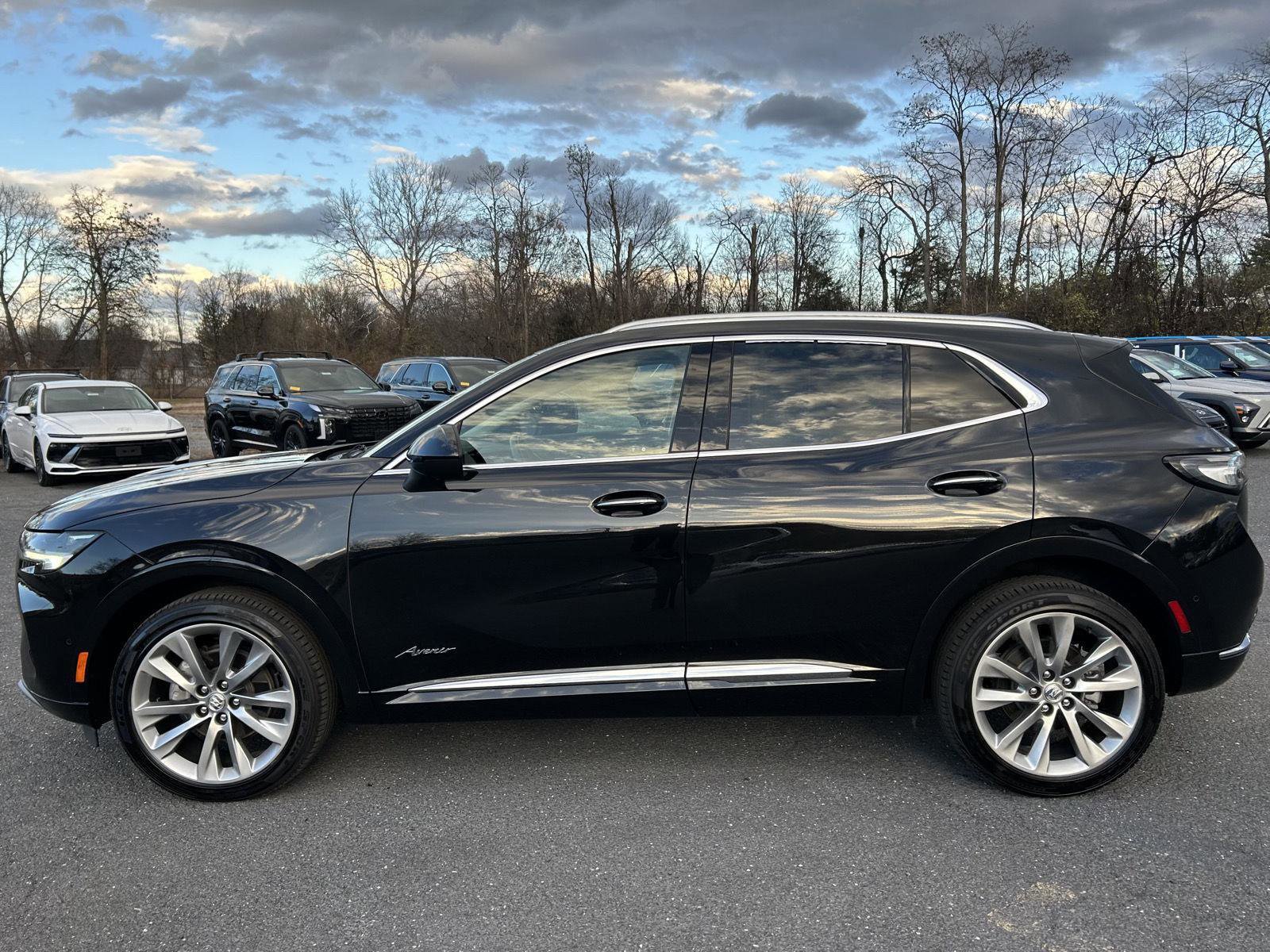 Used 2023 Buick Envision Avenir image 3