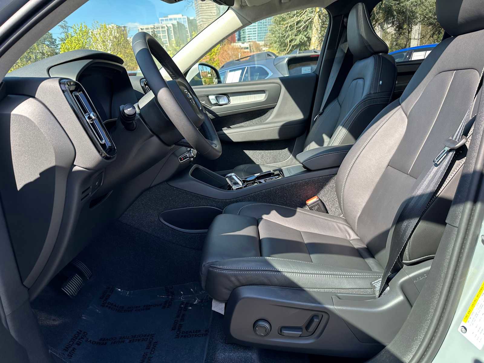 New 2025 Volvo XC40 B5 Ultra w/ Climate Package image 18