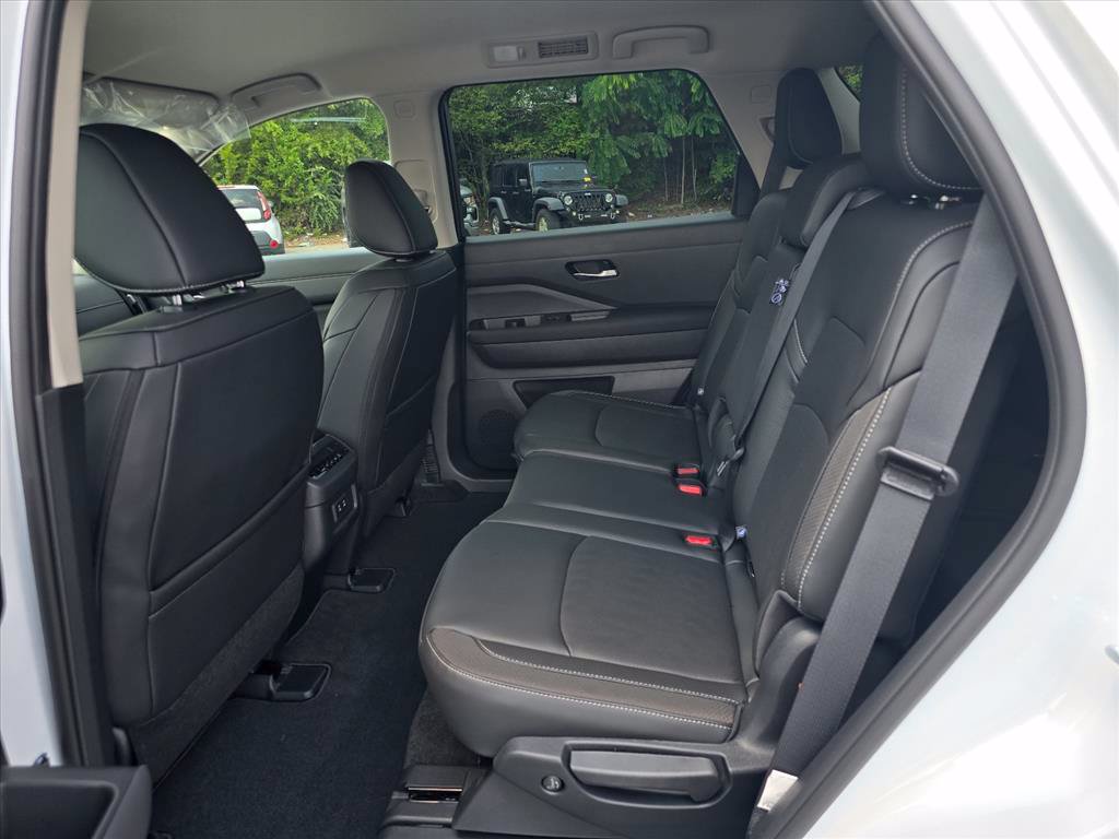 New 2026 Nissan Pathfinder SL FWD image 9