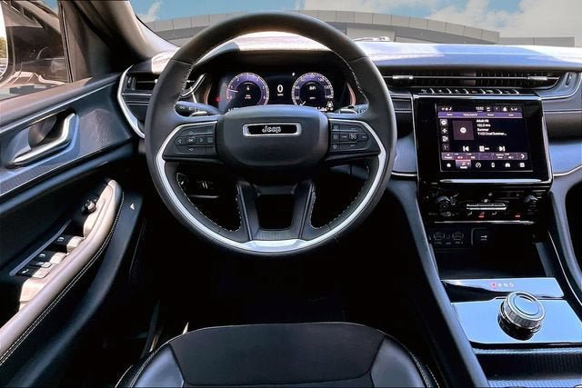 Used 2024 Jeep Grand Cherokee Altitude AWD/4WD image 5