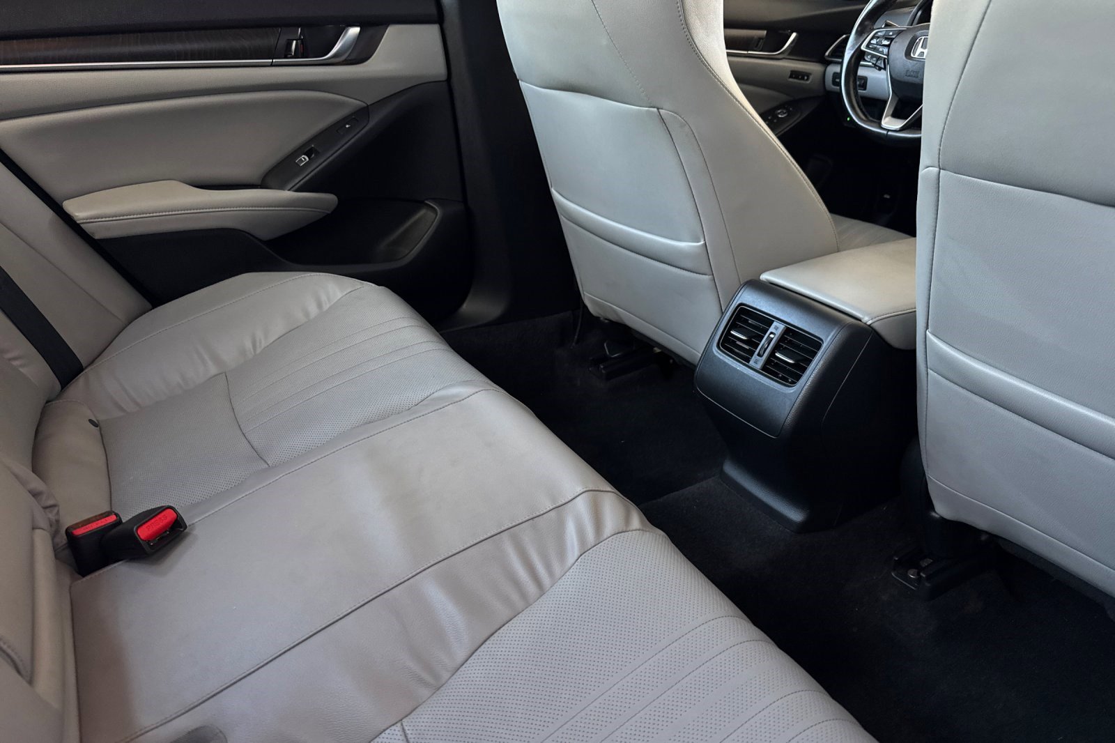 Used 2018 Honda Accord Touring image 30