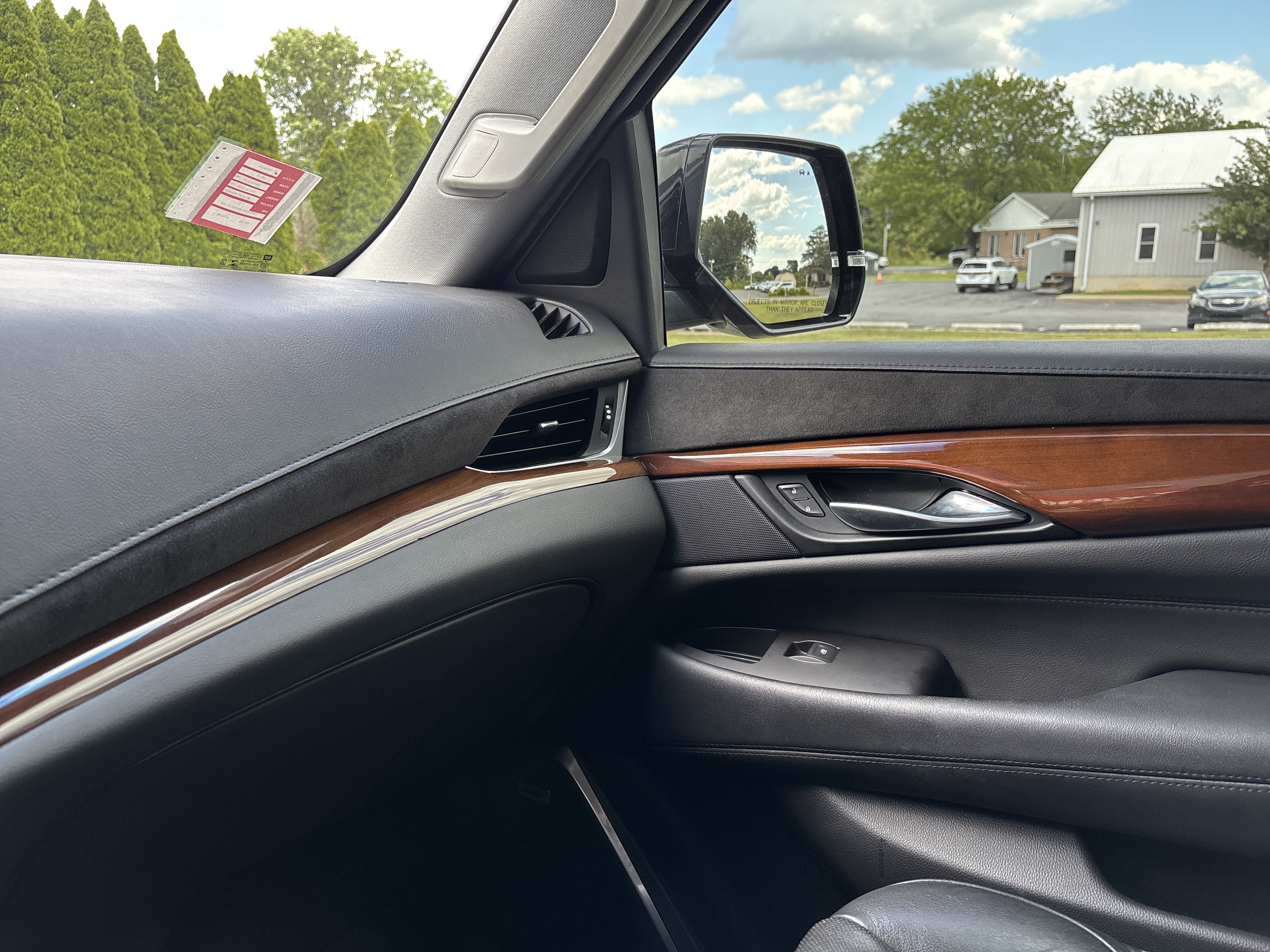 Used 2019 Cadillac Escalade ESV Luxury w/ Escalade Sport Edition AWD/4WD image 24