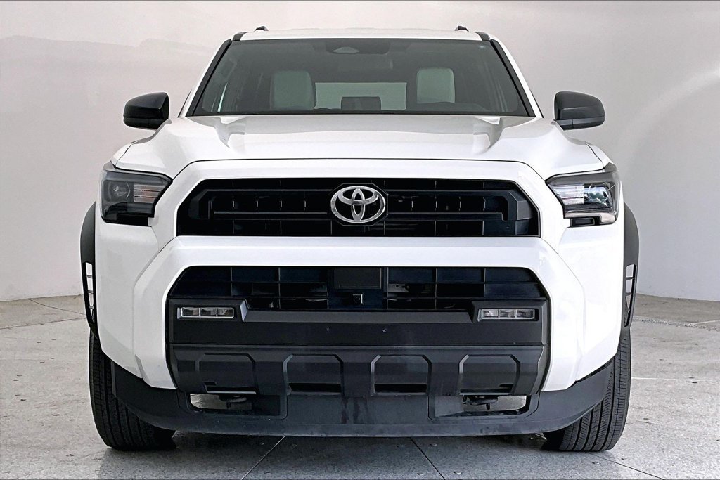 Used 2025 Toyota 4Runner SR5 AWD/4WD image 3