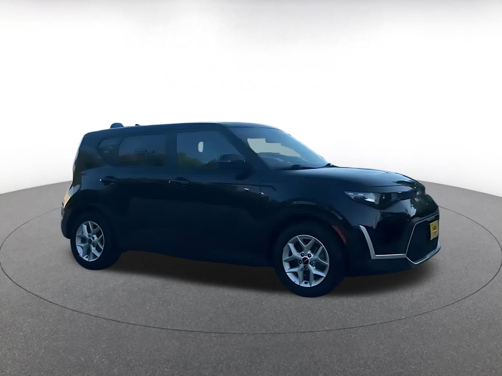 Used 2025 Kia Soul LX w/ LX Technology Package FWD image 2