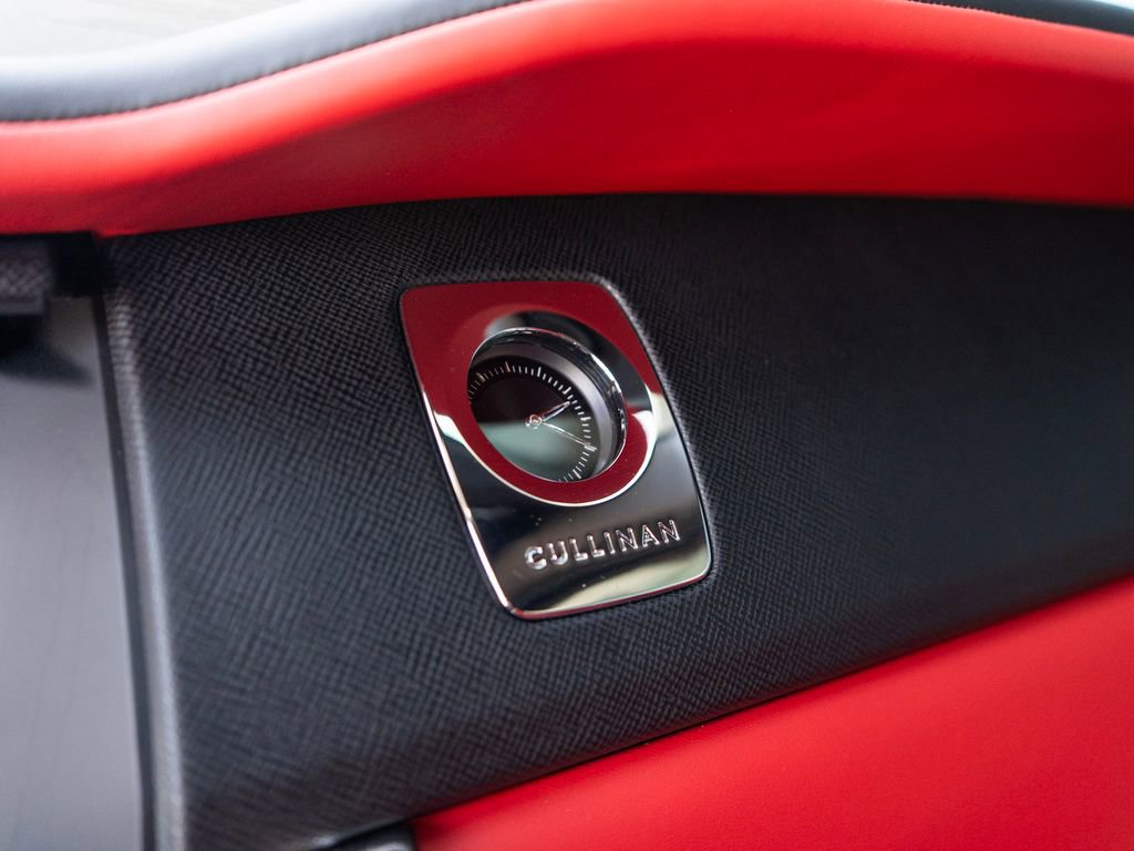 Used 2024 Rolls-Royce Cullinan AWD/4WD image 25