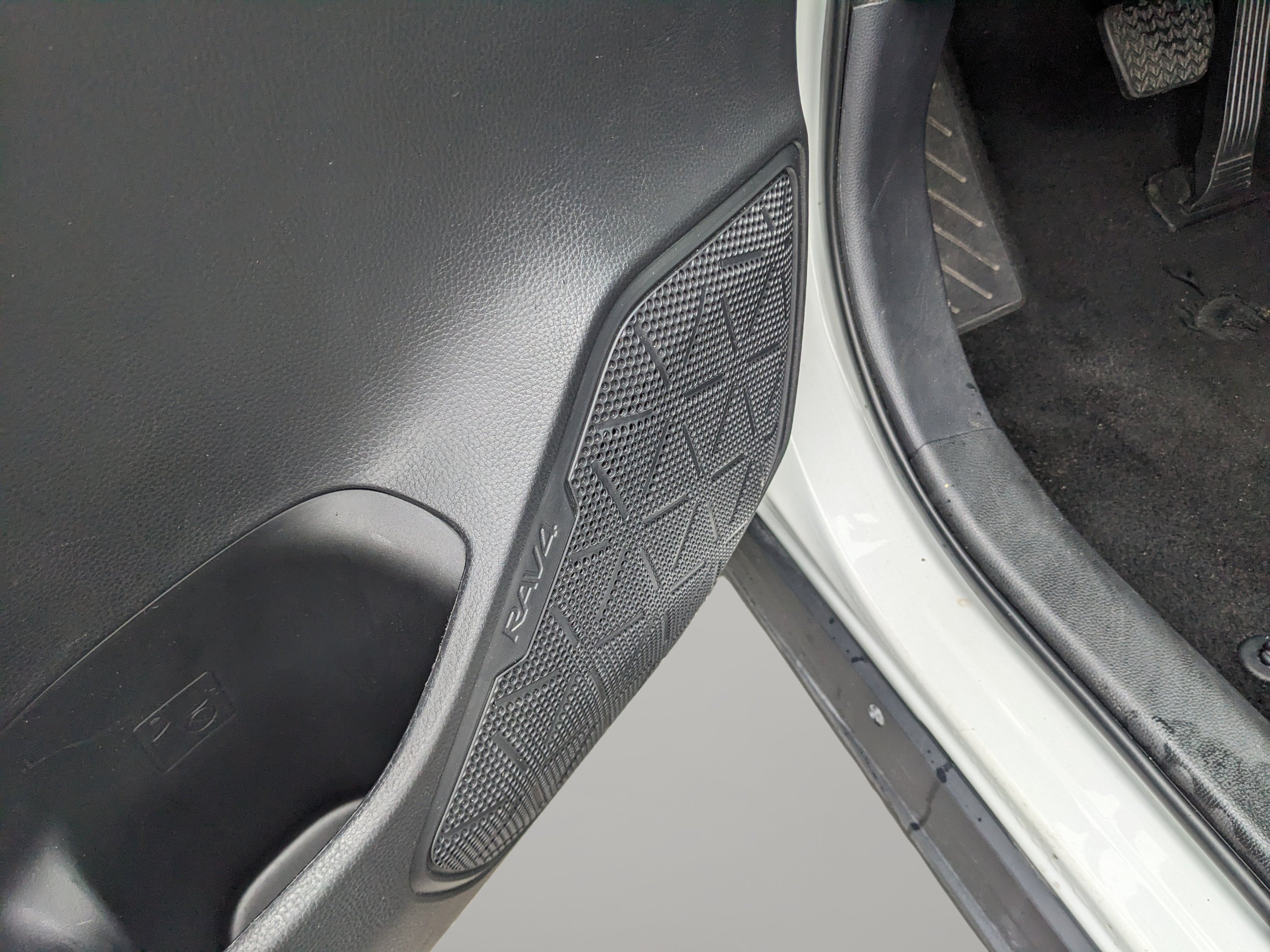 Used 2025 Toyota RAV4 XLE FWD image 20