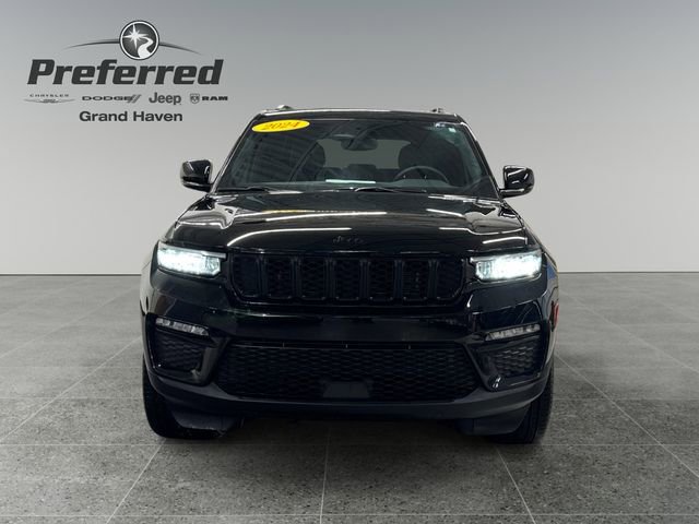 Used 2024 Jeep Grand Cherokee Limited w/ Black Appearance Package image 11