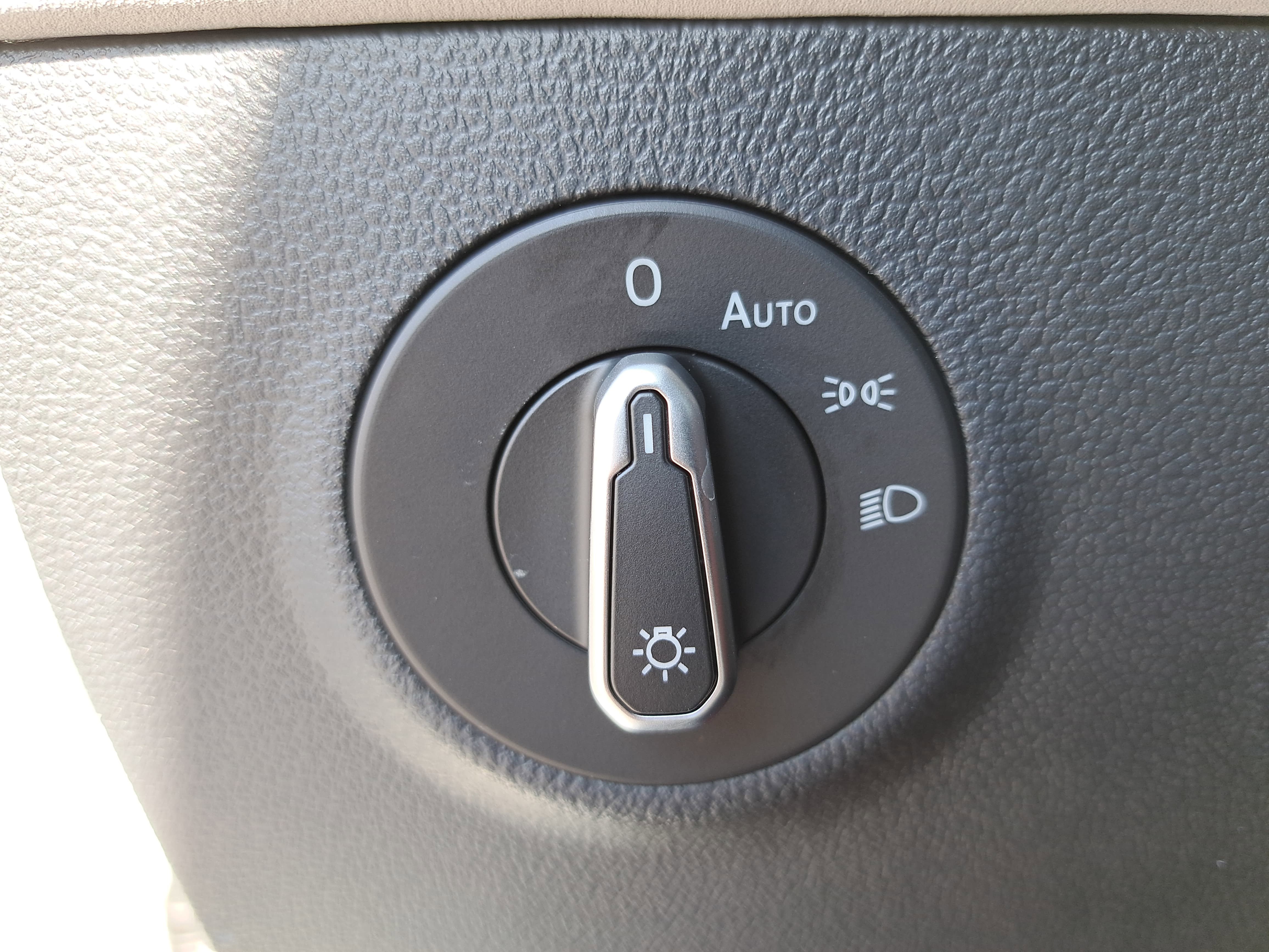 New 2026 Volkswagen Taos SE image 24