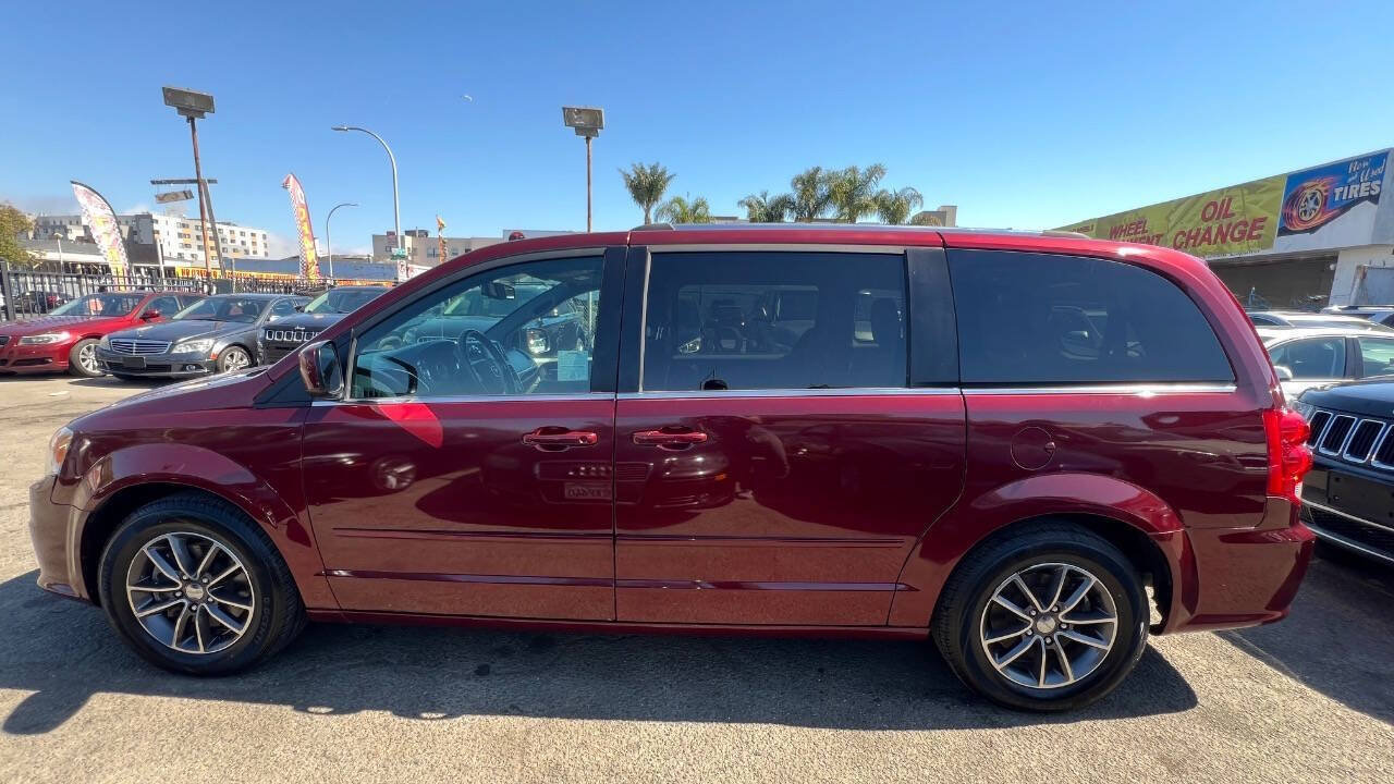Used 2017 Dodge Grand Caravan SXT FWD image 8
