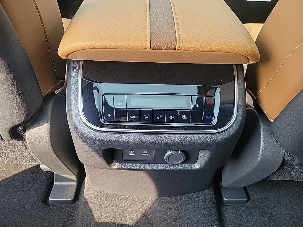 Used 2025 Nissan Armada Platinum Reserve image 29