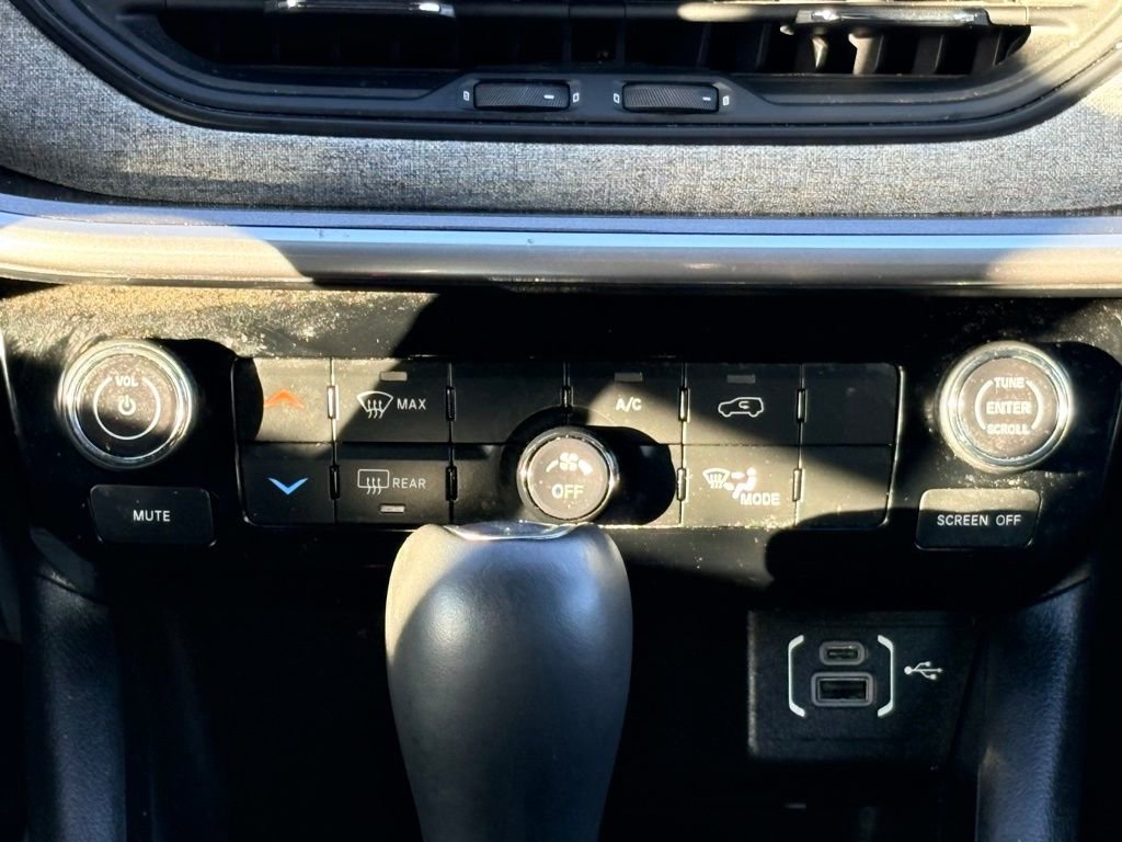 Used 2024 Jeep Compass Latitude image 20