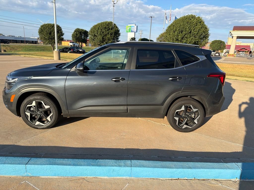 Used 2024 Kia Seltos EX AWD/4WD image 6